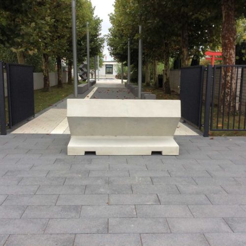bloc béton anti bélier - borne de défense SAFELY