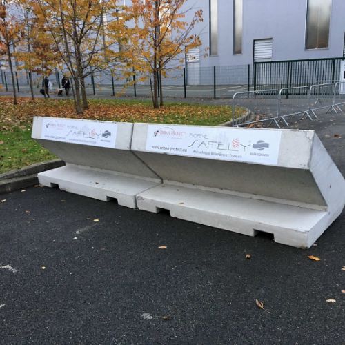 bloc béton anti bélier - borne de défense SAFELY